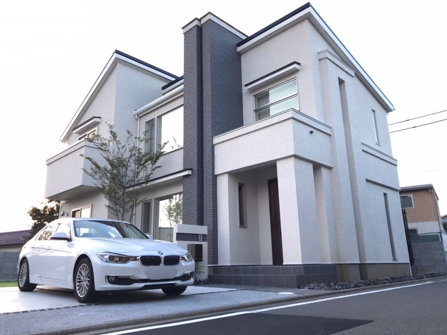 上質さを演出したモダンな住宅